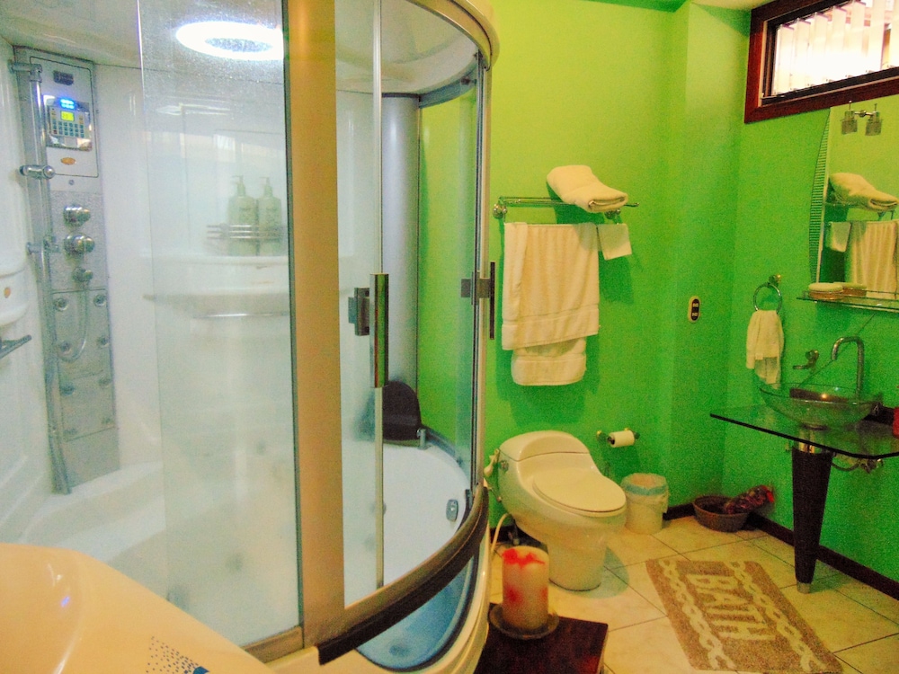 Honeymoon Room - Photo 6