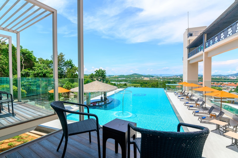 Superior Room, Pool View - Photo 15