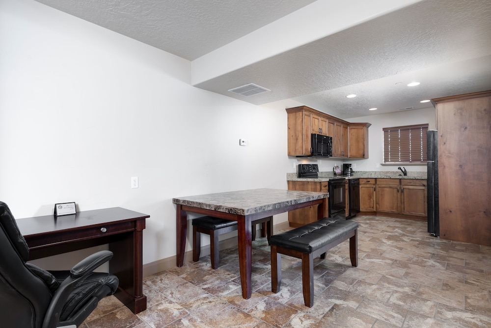 Luxury Townhome, 3 Bedrooms, 3 Private Bathrooms, Full Kitchen photo 1