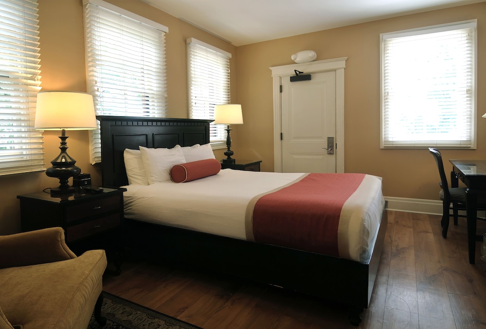 Standard Room, 1 Queen Bed (Amberson House) photo 2