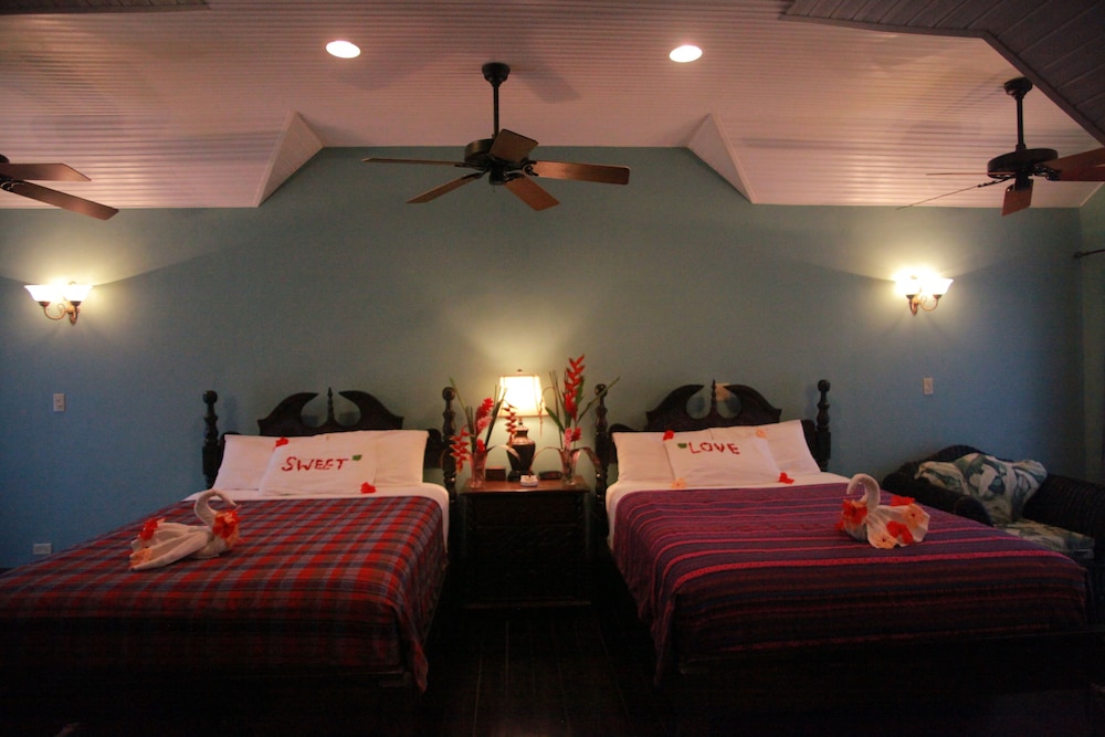 Superior Quadruple Room, 2 Queen Beds, Non Smoking, River View photo 1
