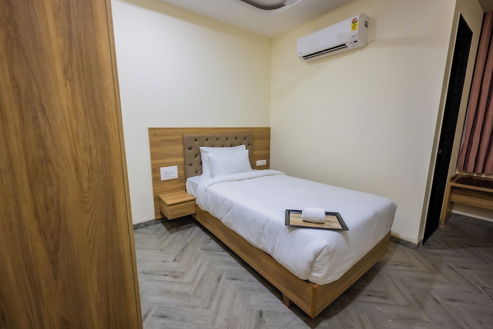 Deluxe Single Room, City View