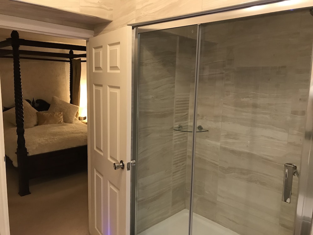 Honeymoon Suite, 1 King Bed, Balcony, Garden View photo 3