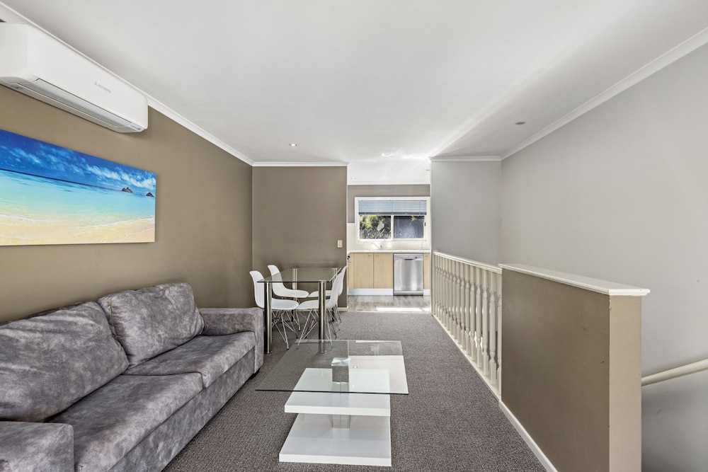 Two Bedroom Apartment Ocean View photo 2