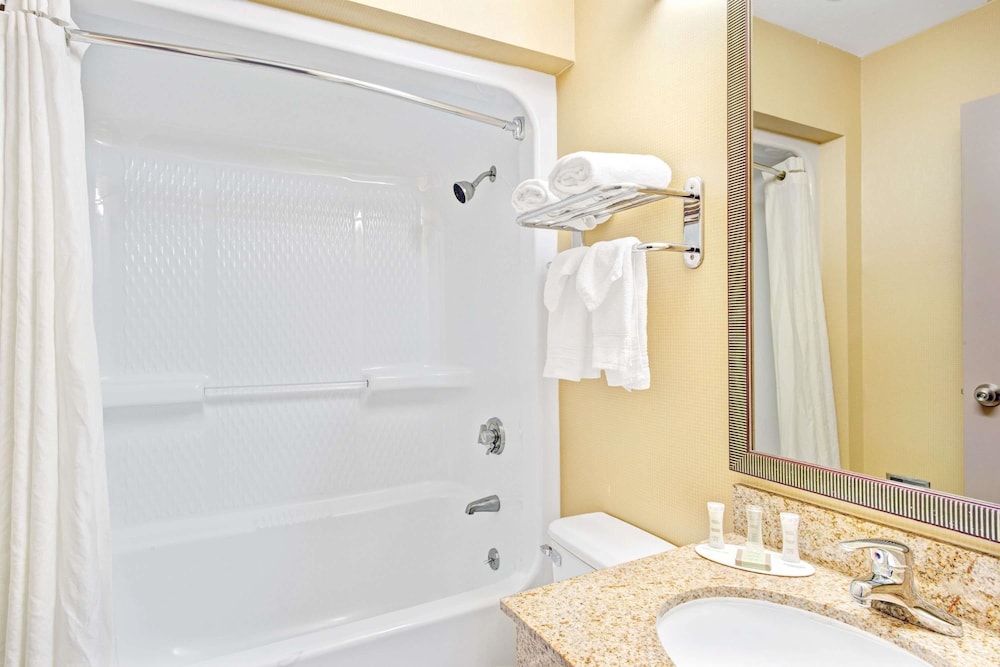 Room, 2 Double Beds - Photo 3