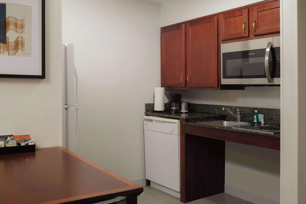 Studio, 1 Queen Bed, Accessible (Mobility & Hearing, Roll-in Shower) - Photo 4