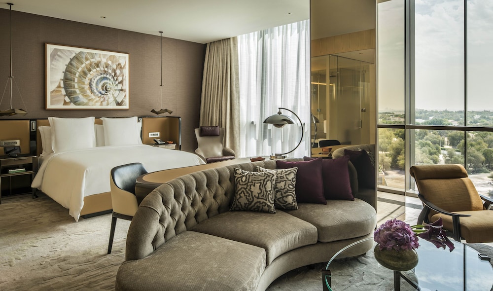 Studio Suite, 1 King Bed (Burj Khalifa View) thumbnail 6