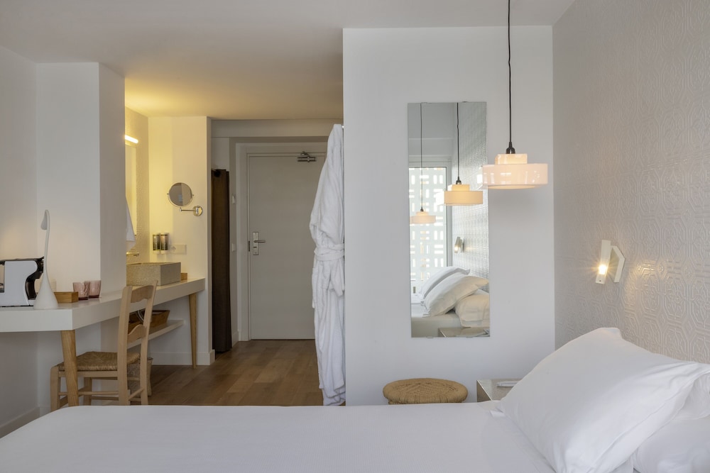 Premium Double Room, Terrace, Pool View - Photo 2