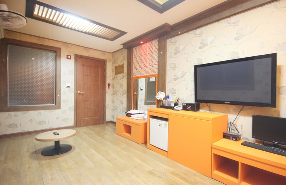 Traditional Room (Ondol) photo 1