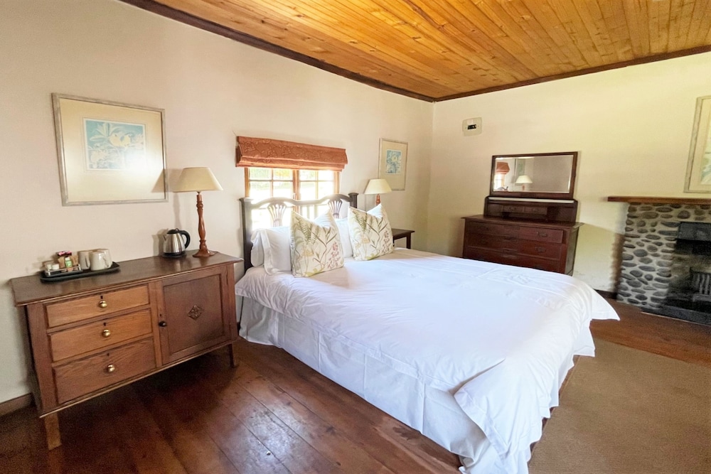 Suite, Double and 2 Single Beds photo 3