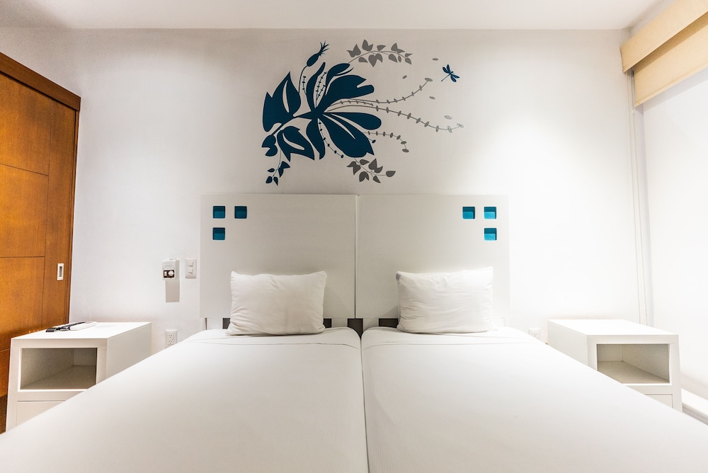 Business Studio Suite, 1 Bedroom, Non Smoking, Kitchenette - Photo 7
