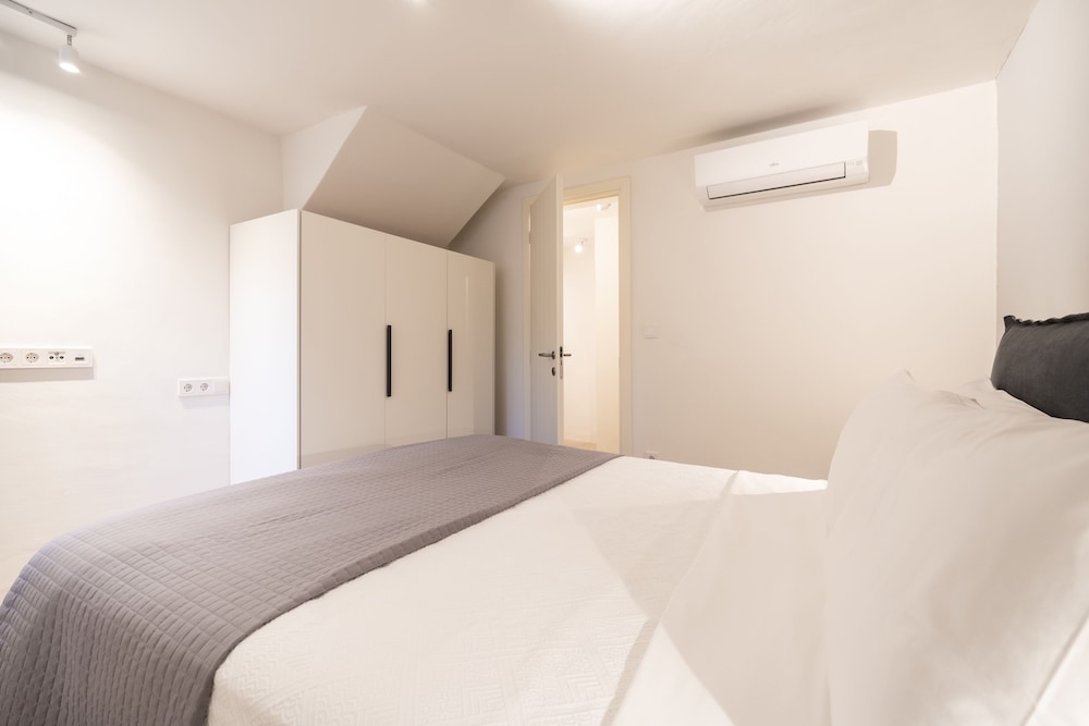 Two Bedroom Beachfront Maisonette photo 1