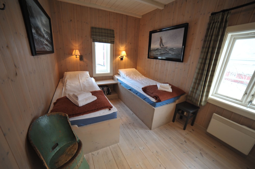 2-bedroom Superior rorbu cabin with sea view photo 1