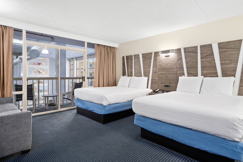 Standard Room, 2 Queen Beds (Atrium View) photo 2