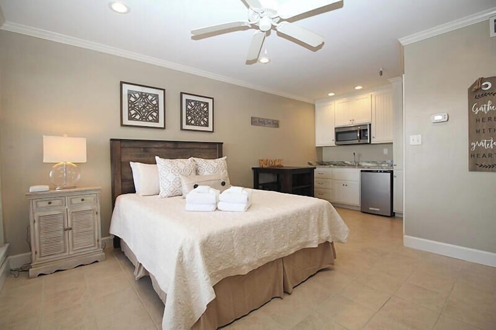 Studio Suite, Multiple Beds, Patio, Pool View (505 Sunsuite) photo 2