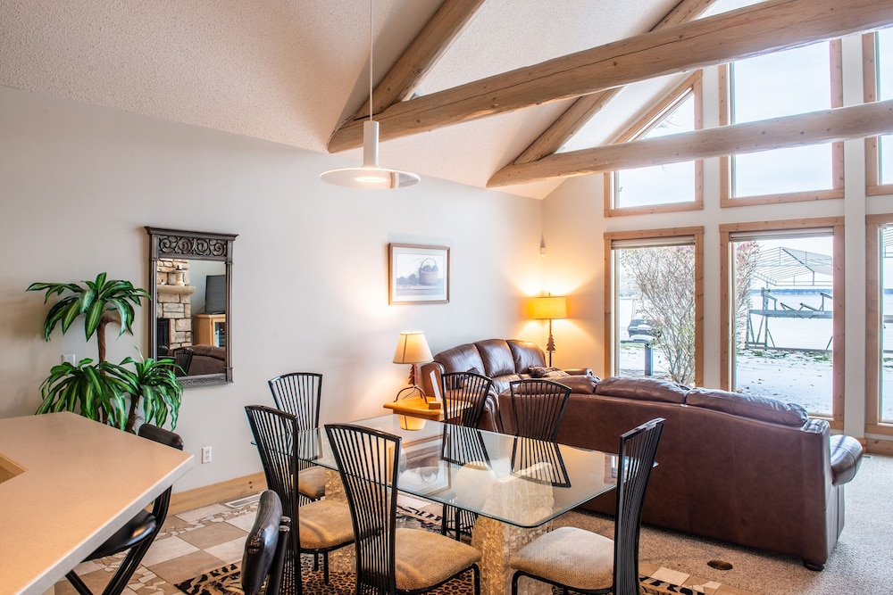 Deluxe Room, Multiple Beds, Lake View