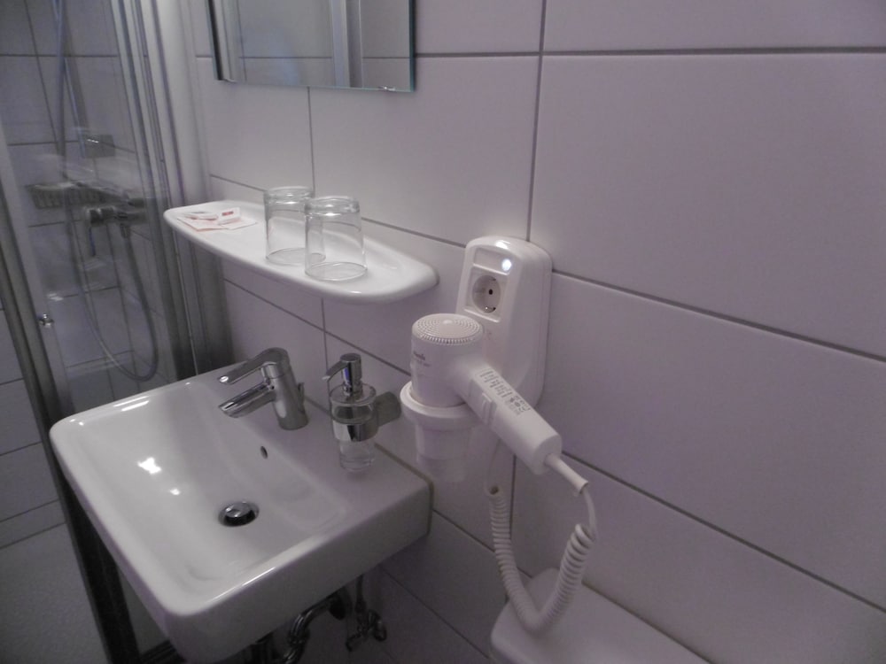 Standard Double Room, Private Bathroom - Photo 2