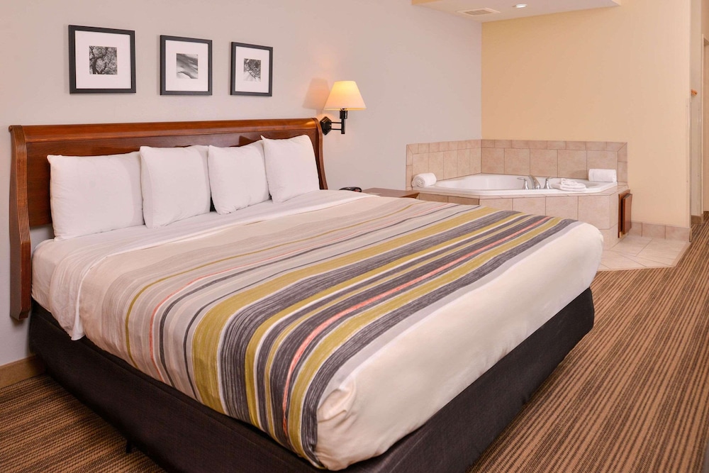 Suite, 1 King Bed, Non Smoking, Jetted Tub - Photo 1