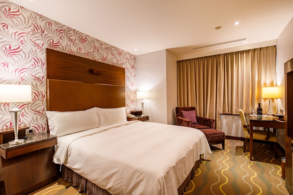 Standard Room, 1 King Bed photo 1