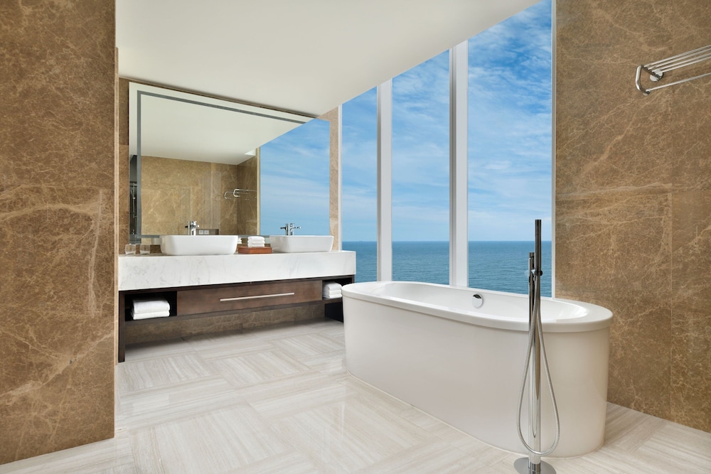Executive Suite, 1 King Bed - Photo 6