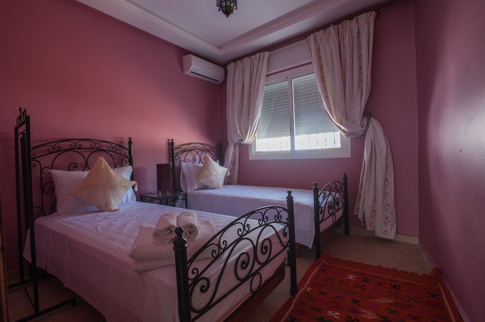 Traditional Twin Room, 2 Twin Beds, Private Bathroom photo 3