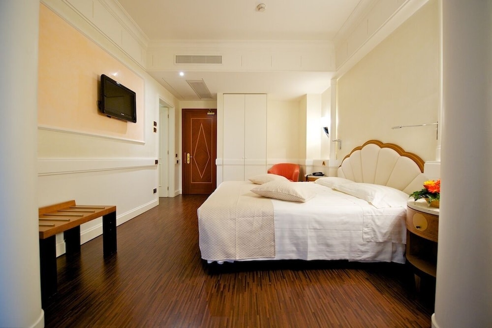 Deluxe Room, 1 Double Bed - Photo 10