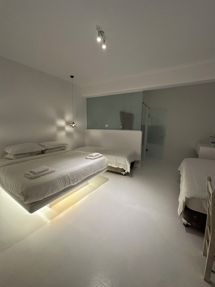 Budget Family Studio - Photo 2