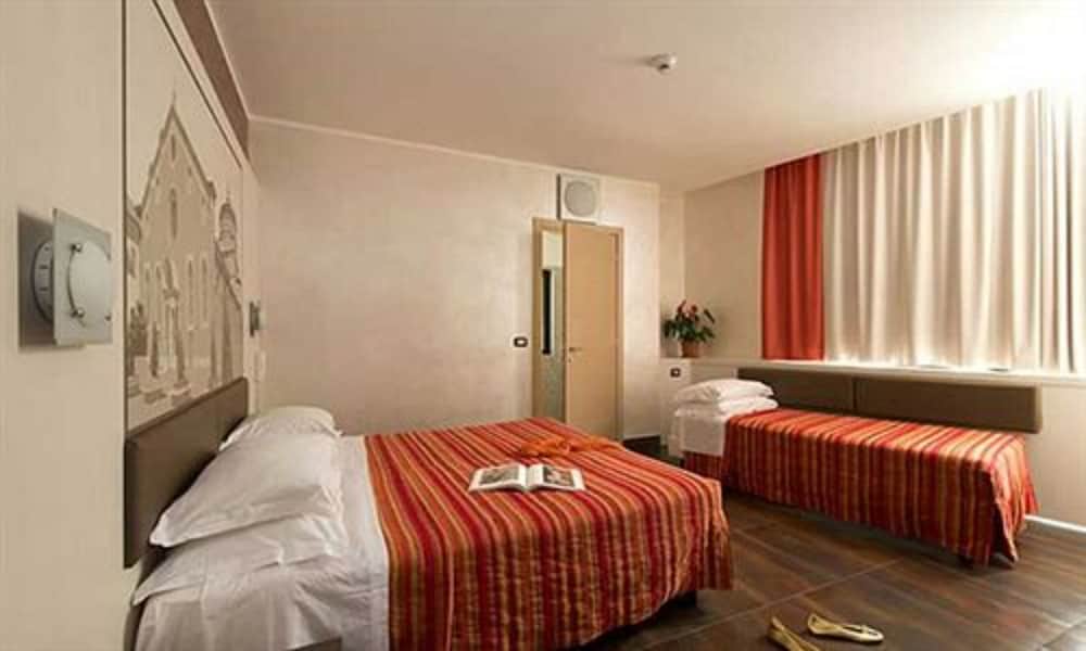 Deluxe Triple Room, City View