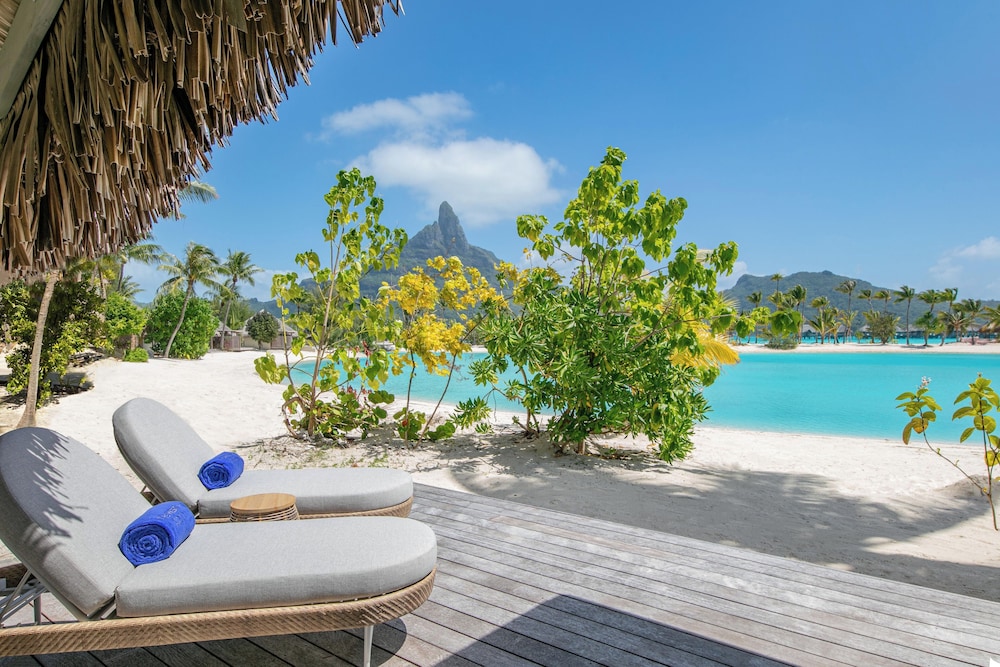 Suite, 1 King Bed, Lagoon View photo 3