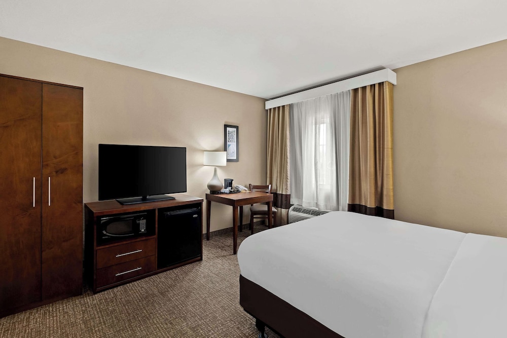Room, 1 Queen Bed, Accessible, Non Smoking - Photo 2