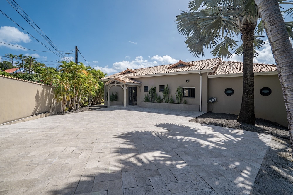 Villa photo 2