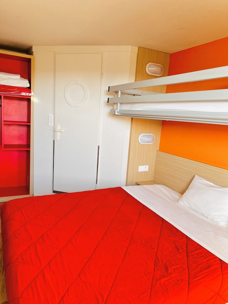 Standard Room, Multiple Beds (1 Double and 1 Single bed) - Photo 6