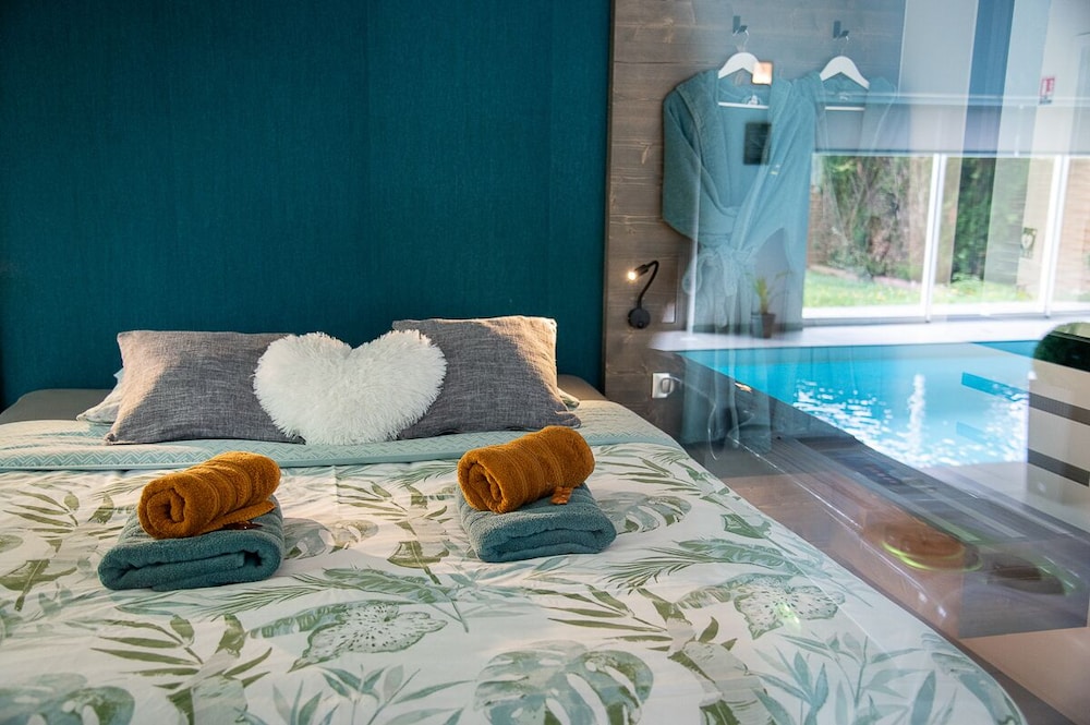 Romantic Suite, Private Bathroom, Garden View photo 1