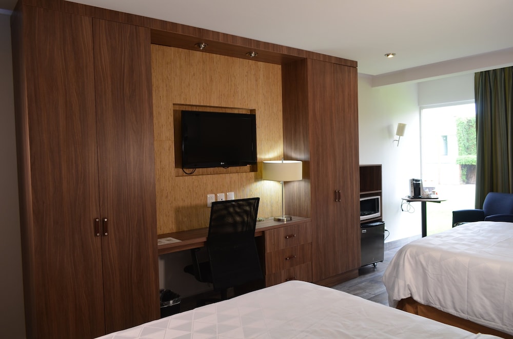 Standard Room, 2 Queen Beds - Photo 1
