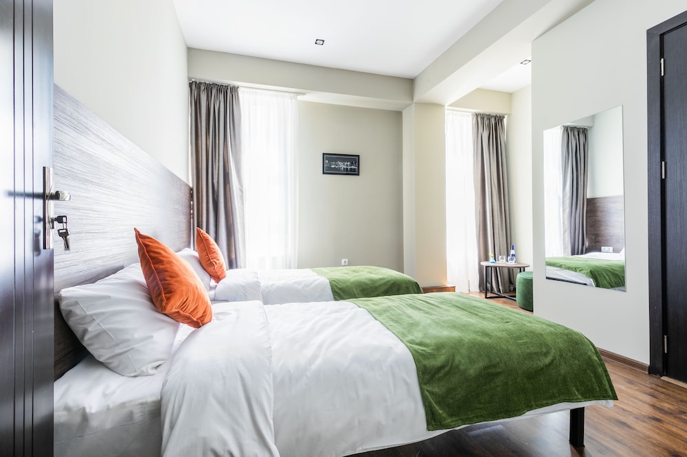 Standard Double or Twin Room, Courtyard View photo 2