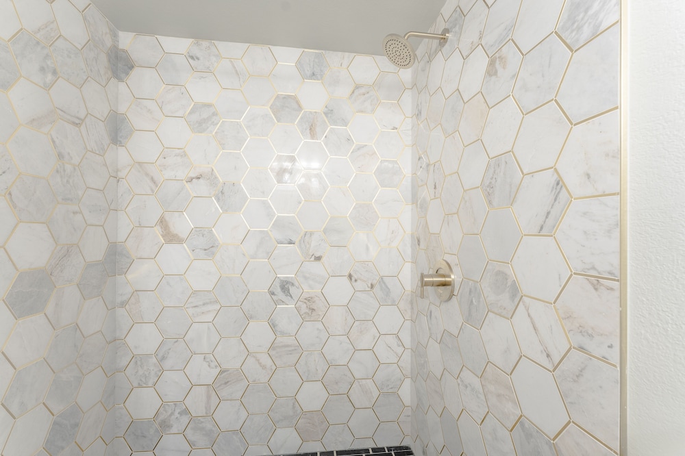 Deluxe Suite (Non Smoking) - Photo 6