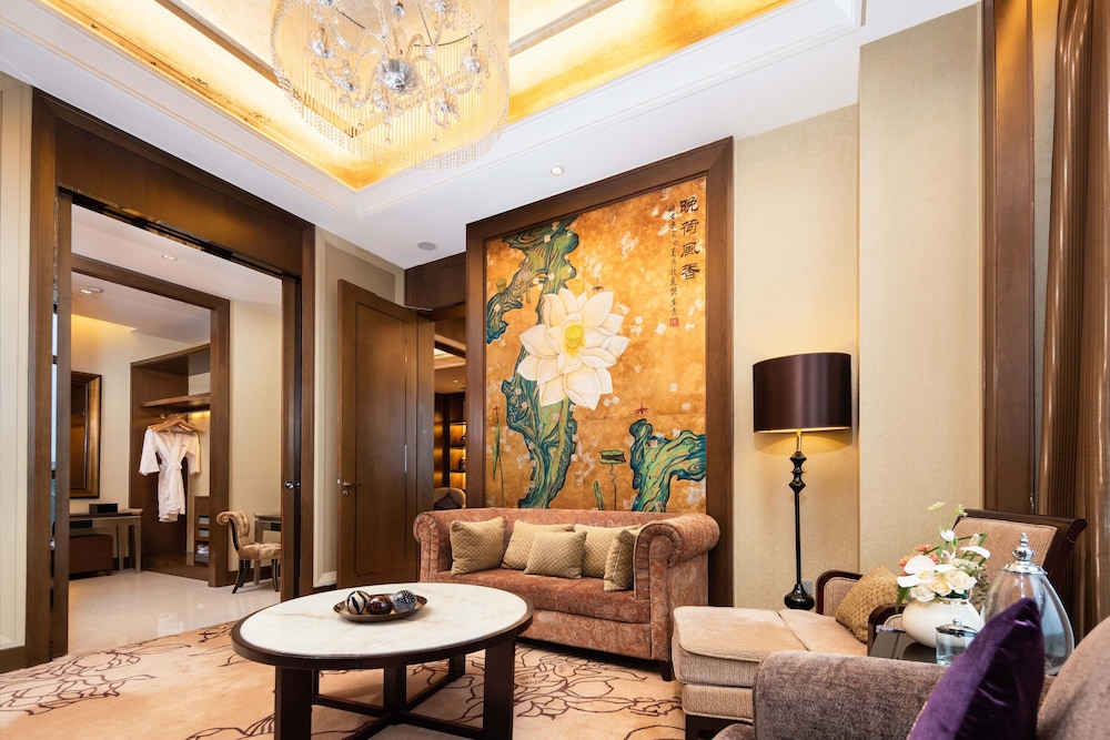 Suite, Multiple Beds (Living Dining) photo 2