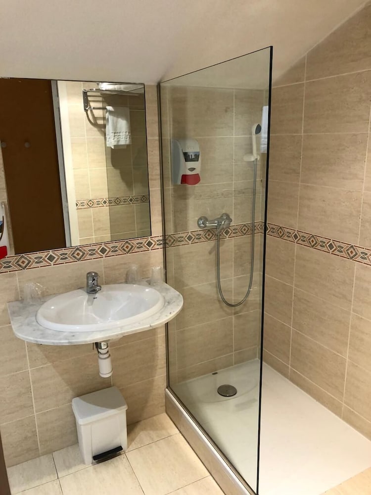 Triple Room (2 adults + 1 child) photo 2