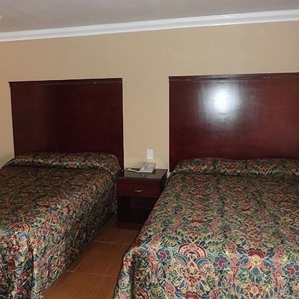 Room, 2 Double Beds, Non Smoking - Photo 3
