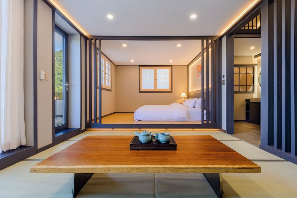 Premier Duplex - Photo 6