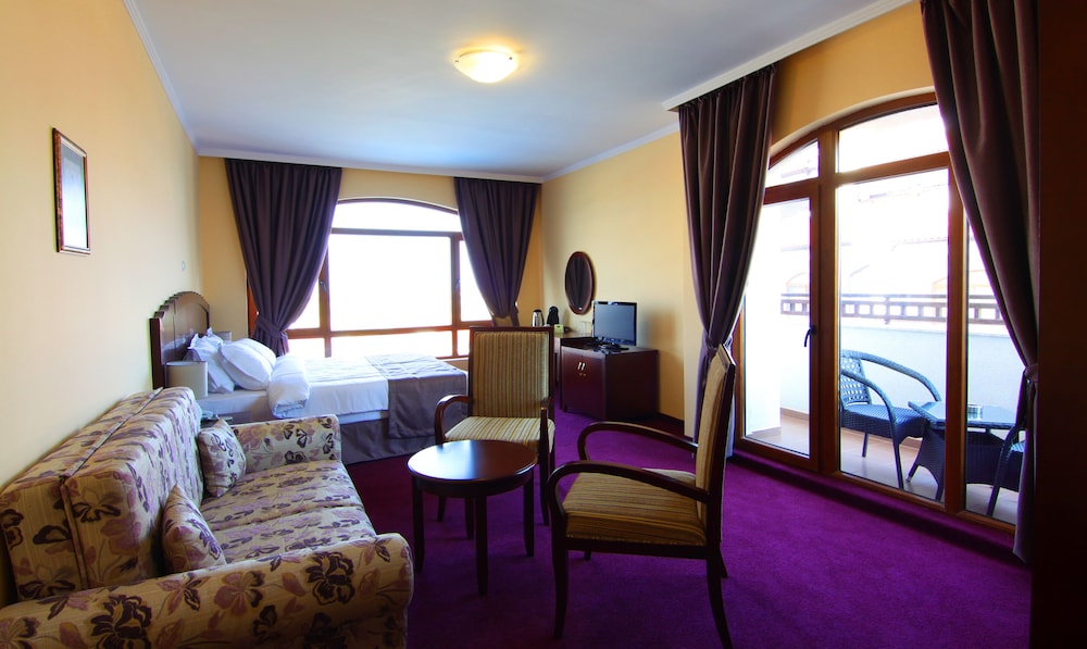 Deluxe Studio, 1 Bedroom, Valley View, Corner