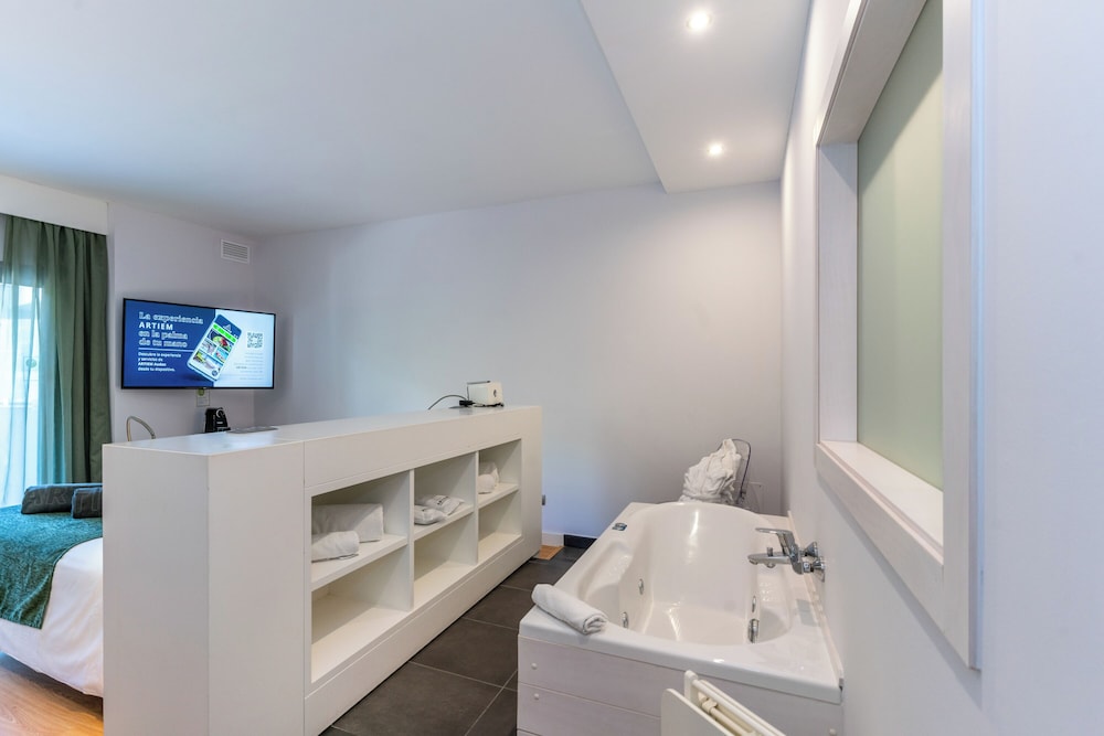 Deluxe Double Room, Hot Tub photo 2