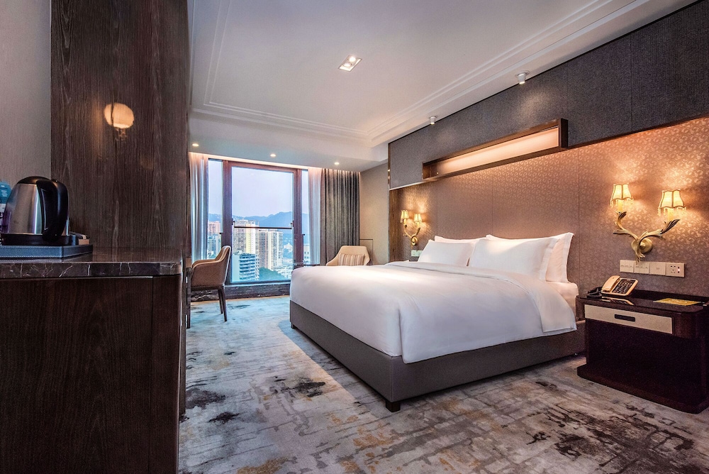 Superior Room, 1 King Bed, City View