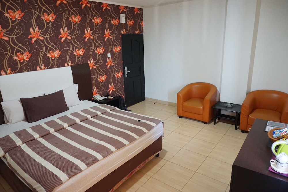 Junior Suite, 1 Queen Bed, Non Smoking photo 3