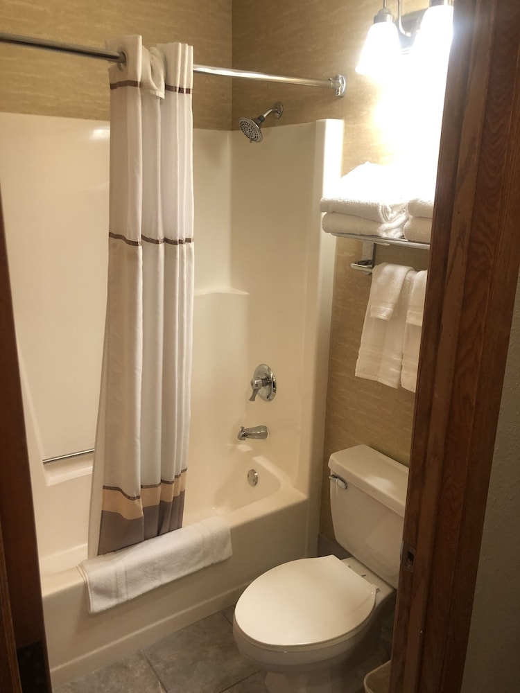 Standard Studio Suite, 1 King Bed, Hot Tub photo 2