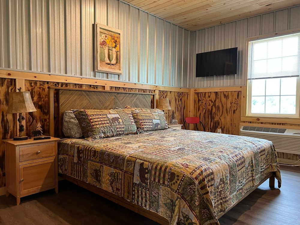 Deluxe Cabin Emperor Suite