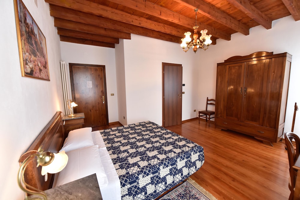 Comfort Double Room, 1 Queen Bed photo 2