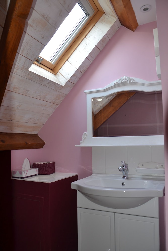 Triple Room, Ensuite (Rose Champagne) photo 2