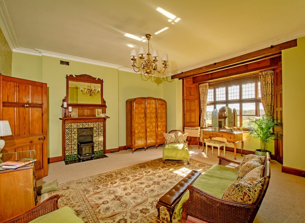Superior Suite, 1 King Bed, Ensuite, Valley View (Warrender (+dressing room)) photo 3