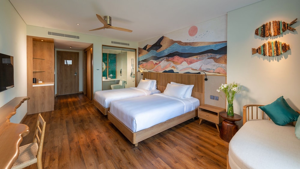 Deluxe Garden View King or Twin bed - Photo 2